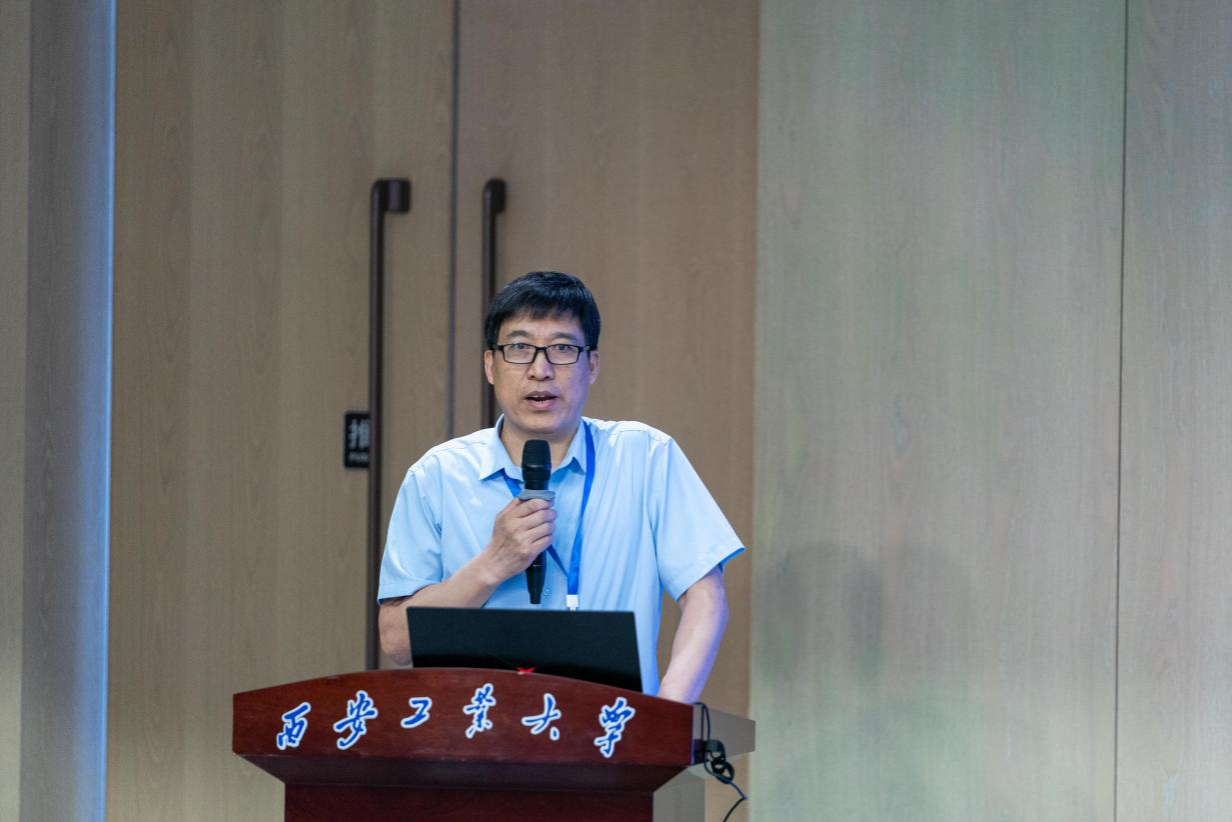 伟德国际1946官网院长王洪喜教授主持开幕式图